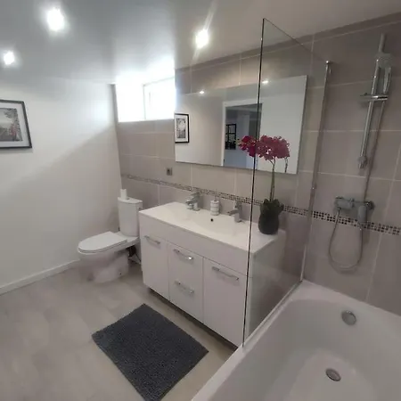 Lägenhet 100m2, Independant Dans Notre Maison